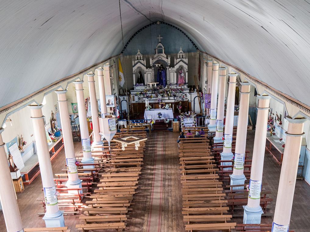 Interior de la Iglesia Jesús Nazareno de Caguach