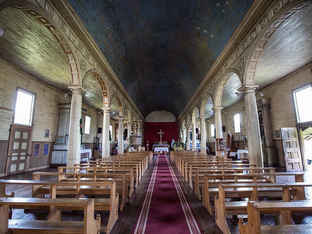 Interior de la Iglesia Nuestra Señora del Rosario de Chonchi